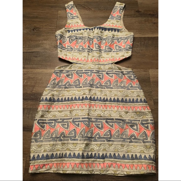 Patterned Cut-Out  Dress - Picture 6 of 6